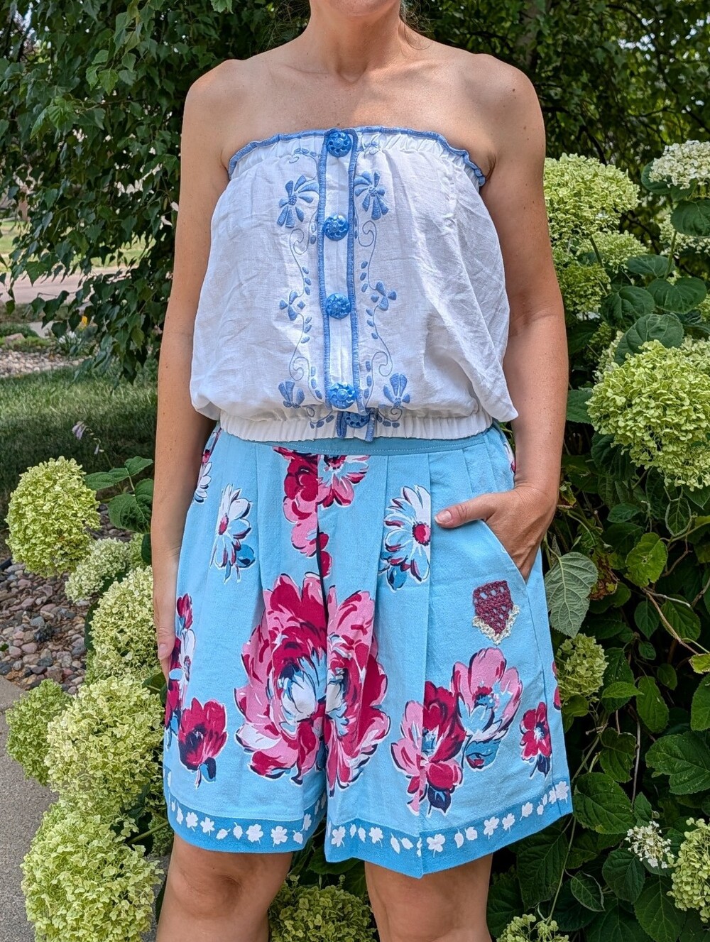 FLORAL SHORTS made from a 1950's tablecloth M